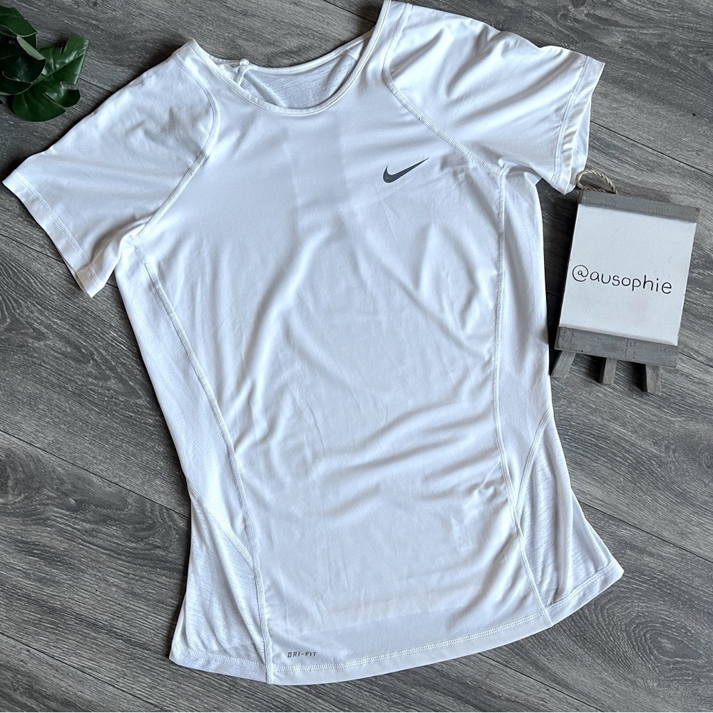Nike Pro Dri-Fit Lightweight White Crewneck Workout Top. Size L